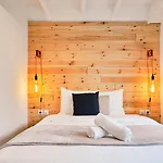 Apartman Renovated Two-bedroom Loft Veranda *
