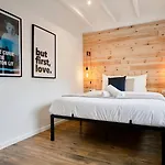 Apartman Renovated Two-bedroom Loft Veranda *