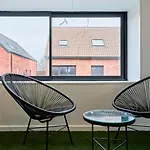 Renovated Two-bedroom Loft Veranda Apartman Tourcoing