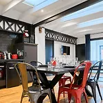 Renovated Two-bedroom Loft Veranda