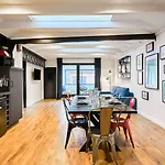 Renovated Two-bedroom Loft Veranda Apartman *