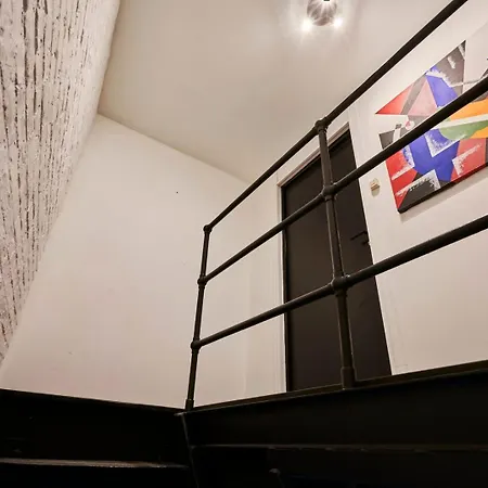 아파트 Renovated Two-bedroom Loft Veranda 투르쿠앵