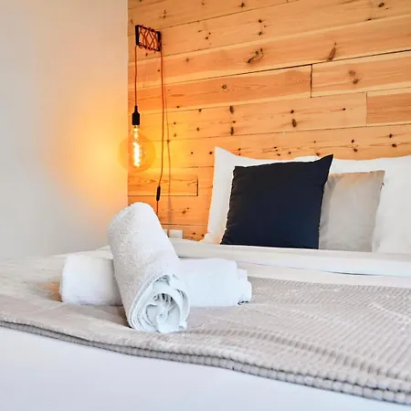 Renovated Two-bedroom Loft Veranda