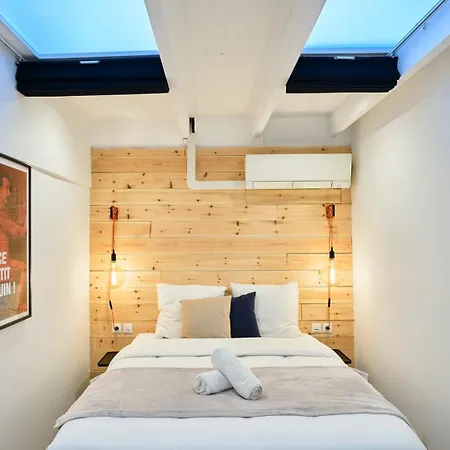 Renovated Two-bedroom Loft Veranda Apartment Tourcoing