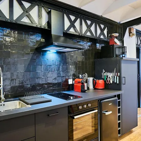 Renovated Two-bedroom Loft Veranda 아파트 투르쿠앵