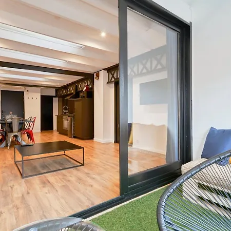 Apartman Renovated Two-bedroom Loft Veranda Tourcoing