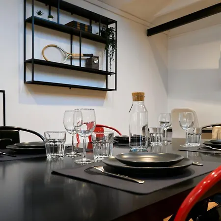 דירה Renovated Two-bedroom Loft Veranda *