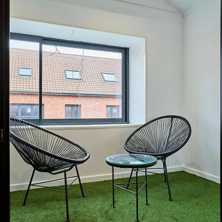 דירה Renovated Two-bedroom Loft Veranda *