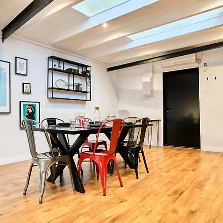 דירה Renovated Two-bedroom Loft Veranda *