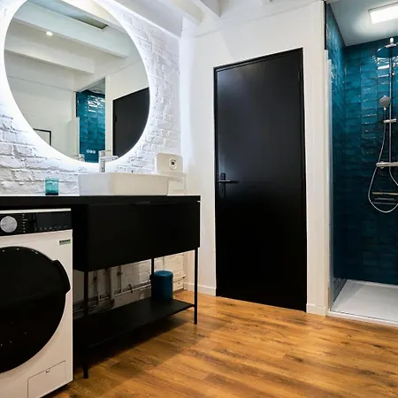 Renovated Two-bedroom Loft Veranda 아파트 투르쿠앵