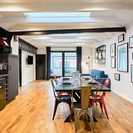 Renovated Two-bedroom Loft Veranda דירה *