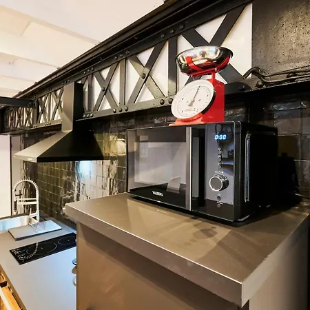 Renovated Two-bedroom Loft Veranda דירה