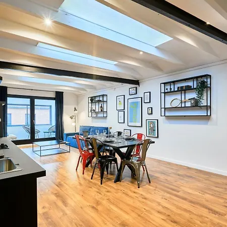 Renovated Two-bedroom Loft Veranda 아파트